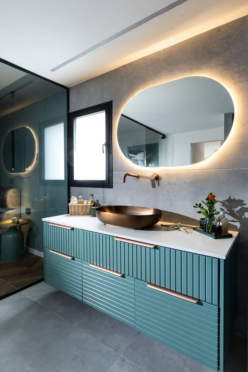 ארון אמבטיה כחול