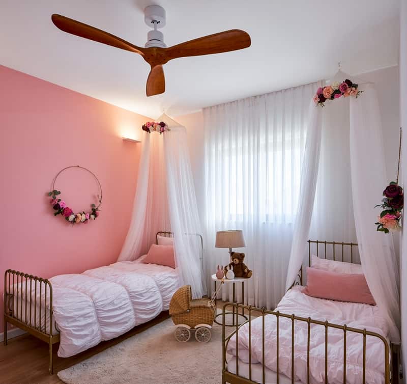 חדר נסיכות, עיצוב חדרי ילדים, קיר ורוד, אקססוריז לחדר ילדות