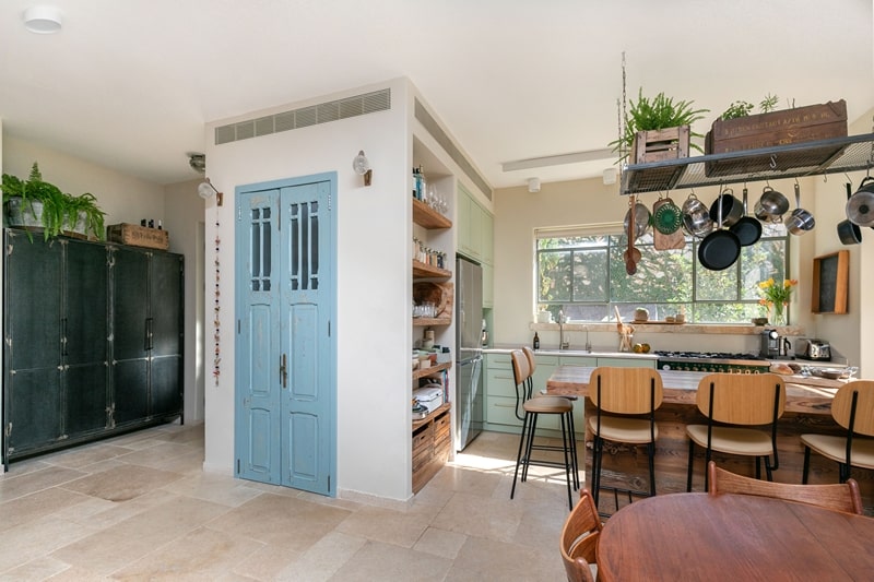 דלת וינטג' למזווה