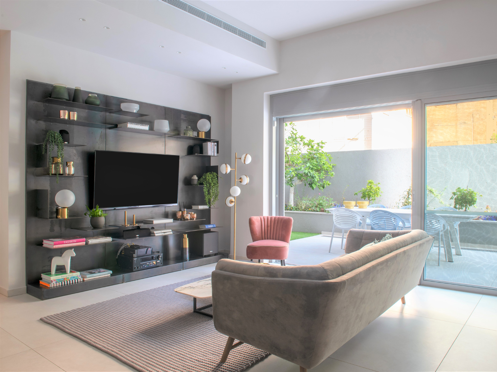 קיר כח בסלון