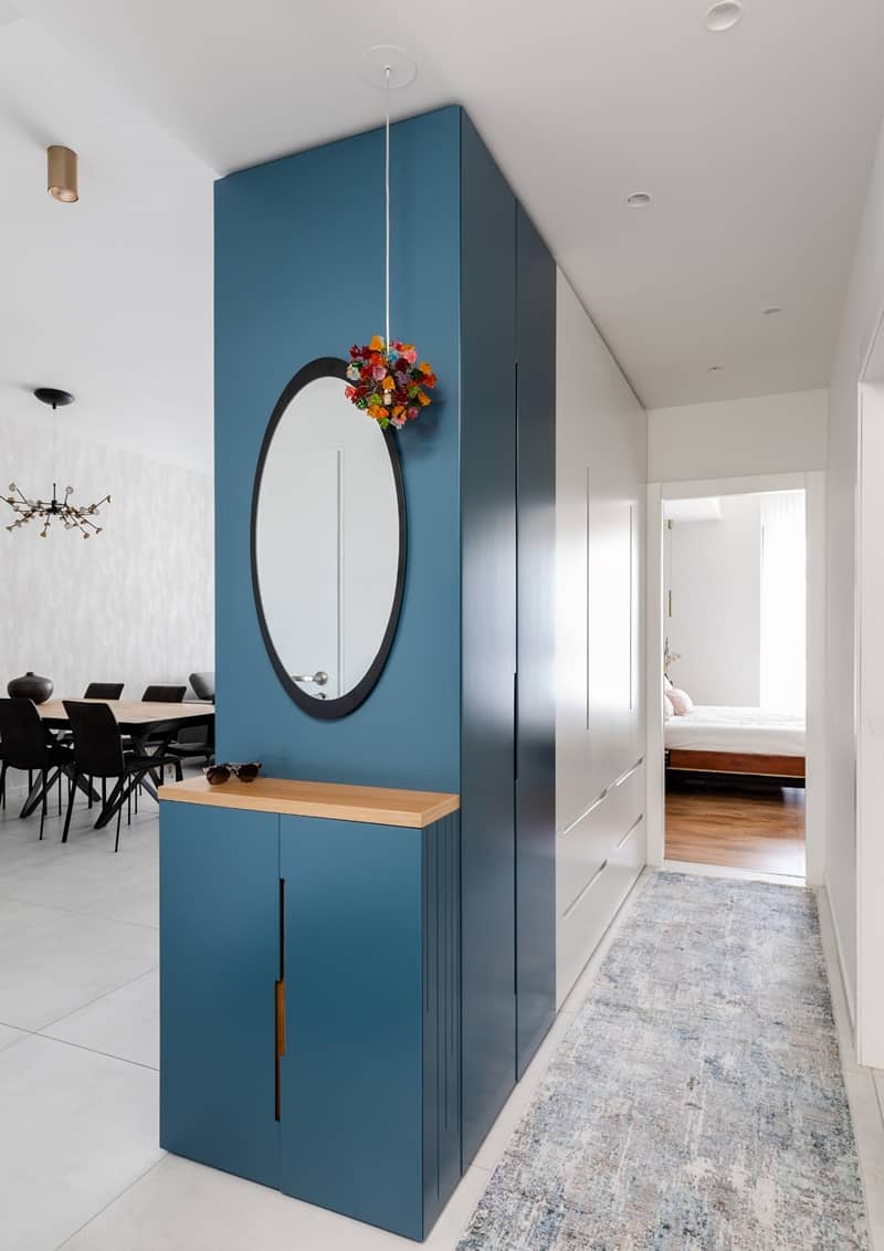 מזווה כחול עמוק