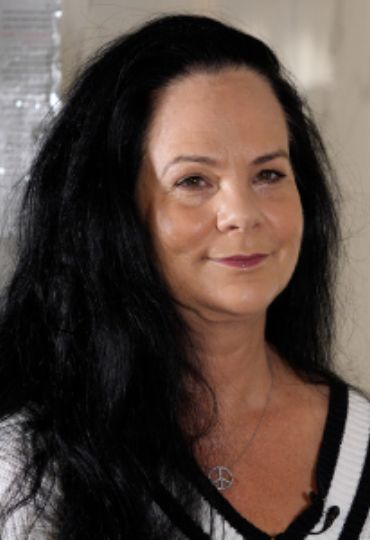 איך באמצעות חומרים אפשר לגבש סגנון עיצוב? שיחה עם המעצבת דנה ינאי באולם הקונספט של נגב