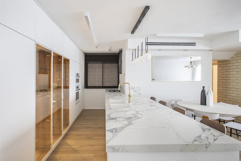 ויטרינות זכוכית במטבח