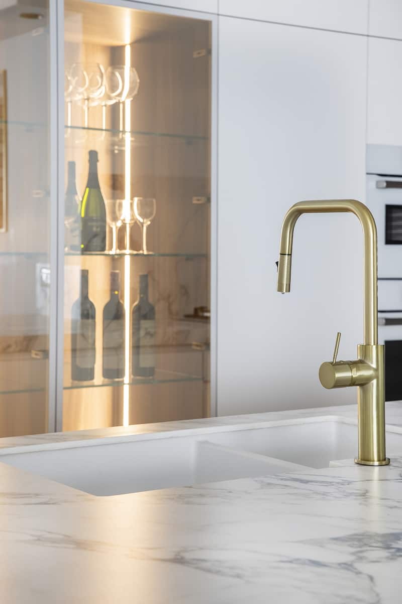 ויטרינות זכוכית במטבח