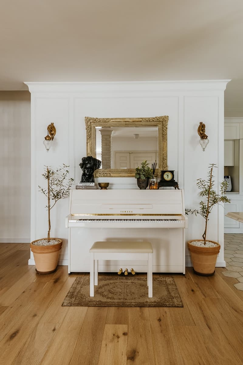 פינה לבנה לפסנתר