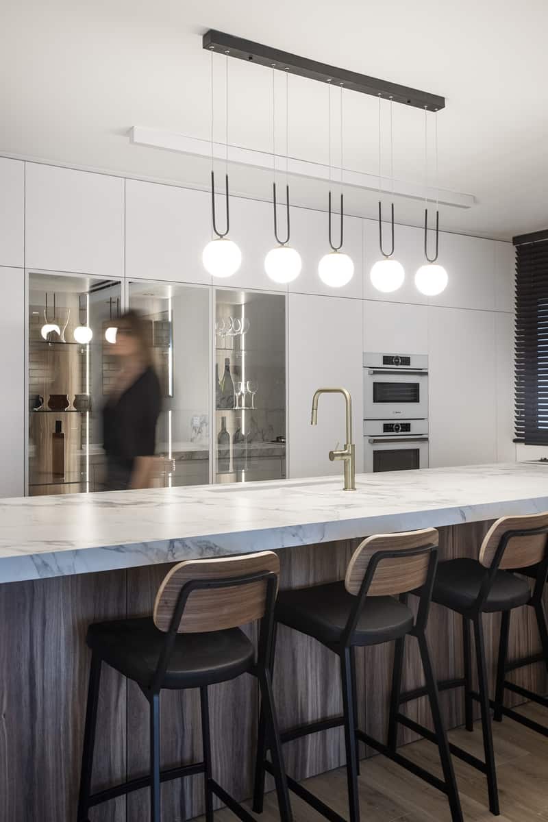 ויטרינות זכוכית במטבח