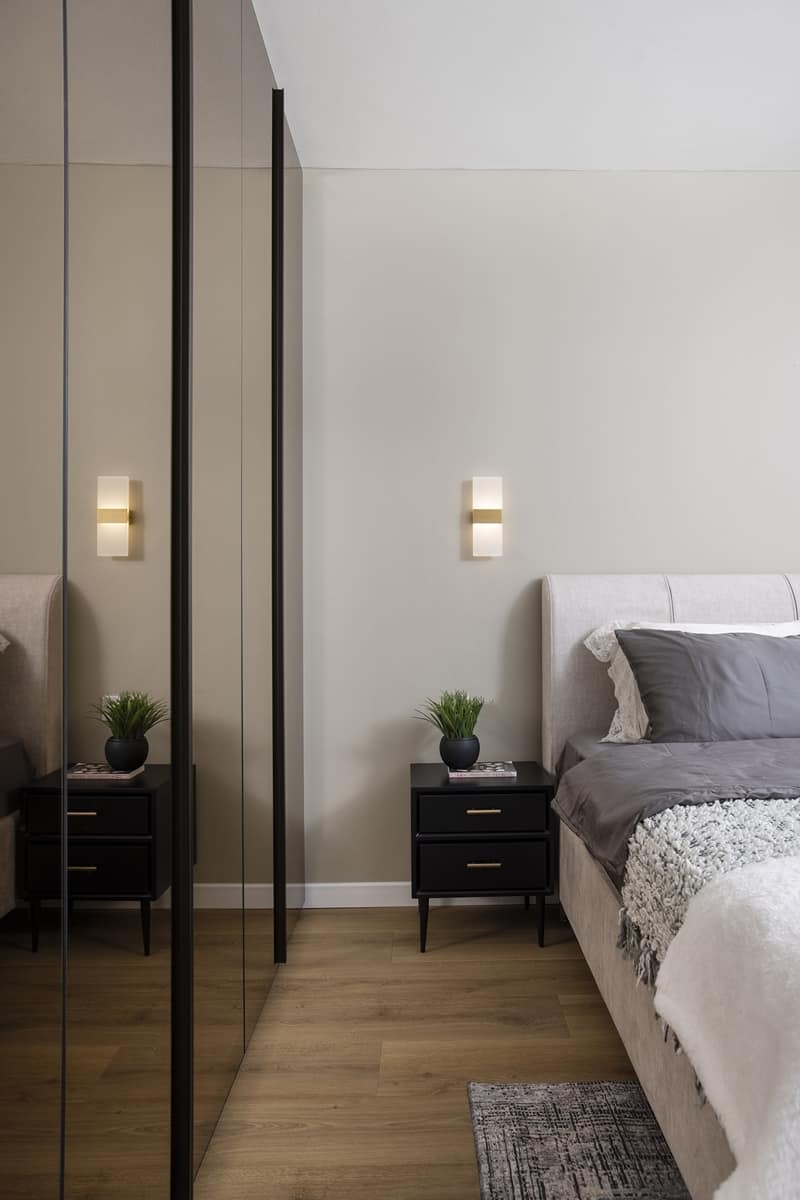 חדר שינה אפור לבן