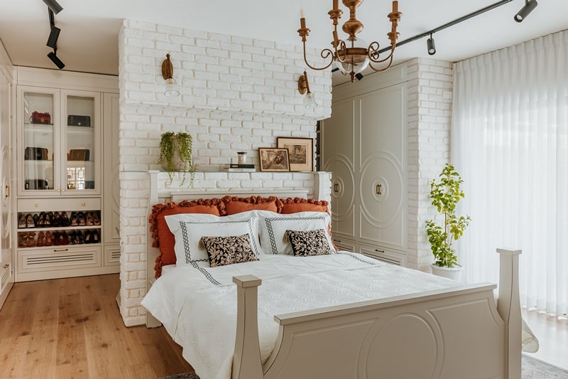 חדר ארונות אחורי