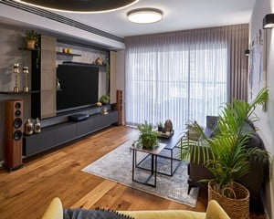 הפרטים שעושים את ההבדל: מזל גלבוע מציגה מינימום שבירת קירות ומקסימום סטייל