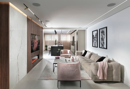 אפקט ה-WOW: רהיטי "הום 21" משדרגים את חווית המגורים בדופלקס המרהיב