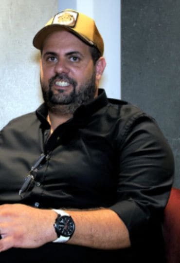 איך באמצעות חומרים אפשר לגבש סגנון עיצוב? שיחה עם המעצב יצחק ניסים באולם הקונספט של נגב