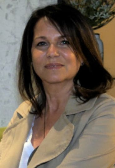 איך באמצעות חומרים אפשר לגבש סגנון עיצוב? שיחה עם המעצבת סיסי זיו באולם הקונספט של נגב