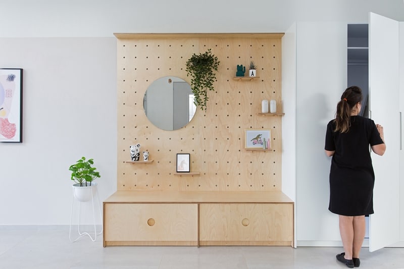 נגרות בכניסה