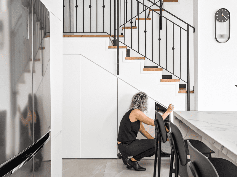 אחסון מתחת לגרם מדרגות