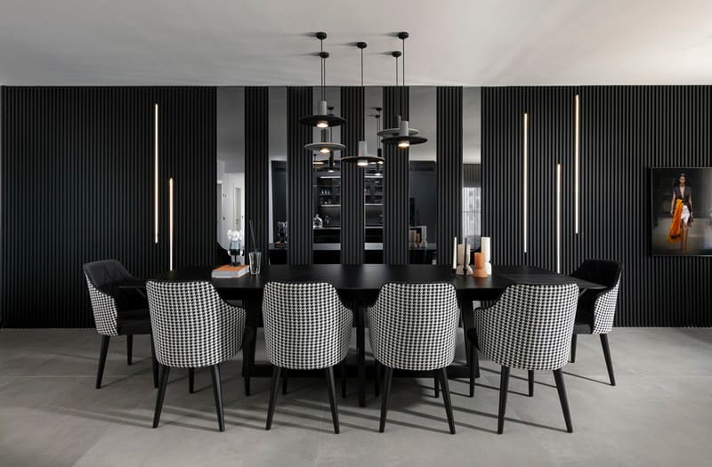 פינת אוכל בצבעוניות מונוכרומטית