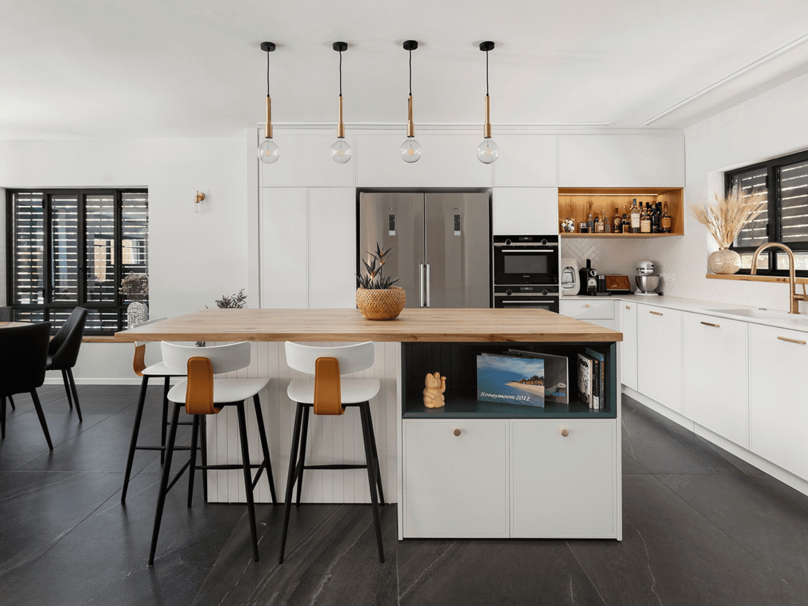 ריצוף כהה ודרמטי