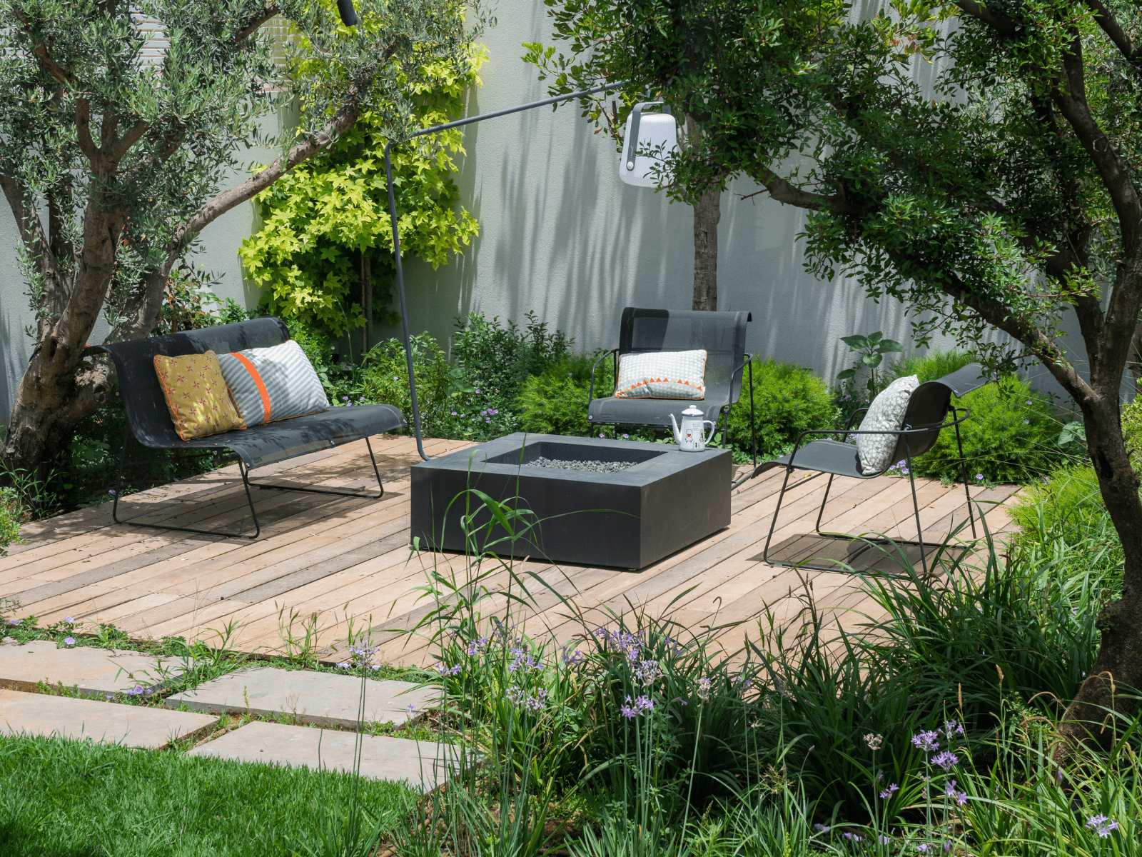 פינת מדורה בחצר