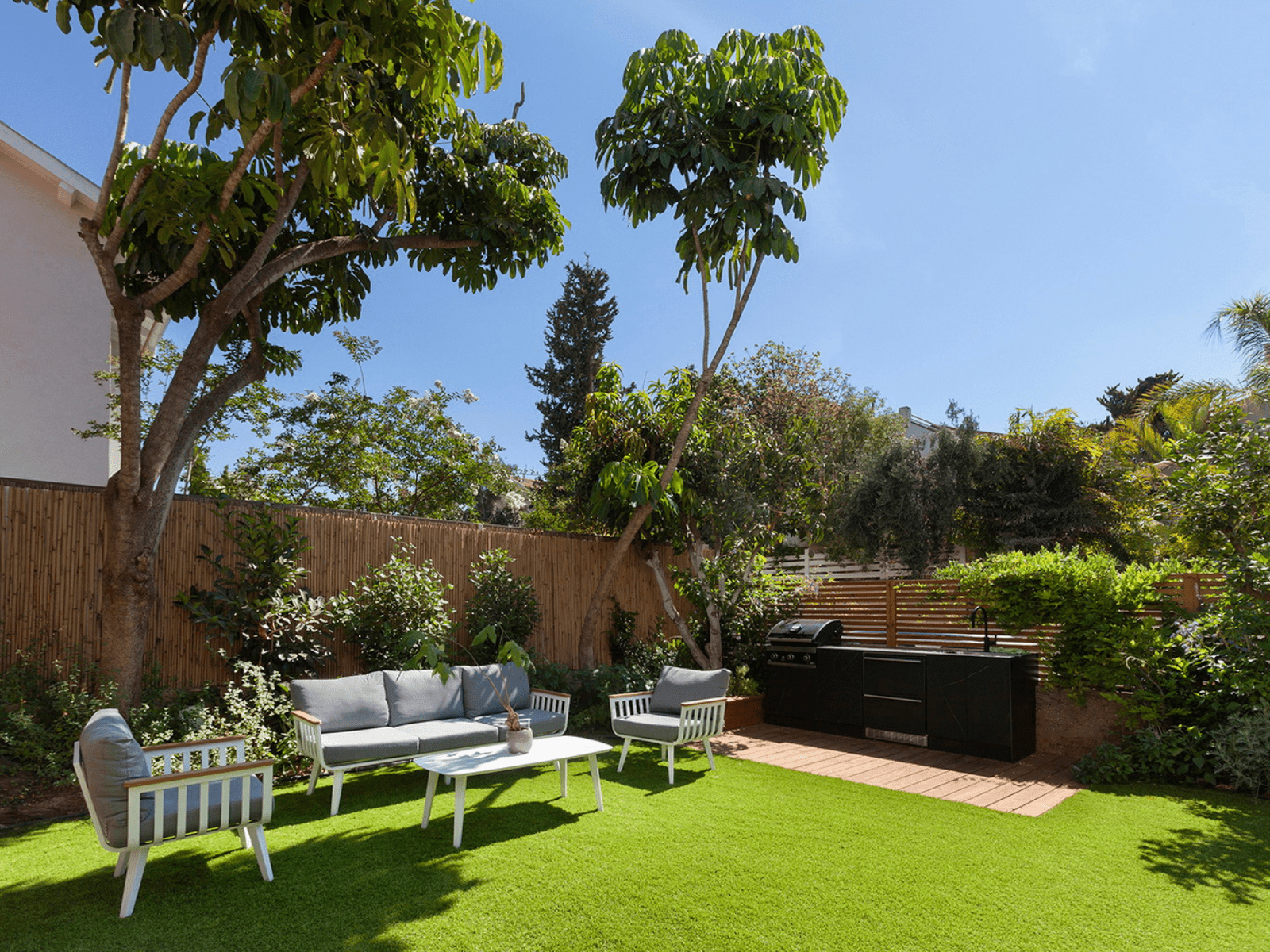 גינה בבית פרטי