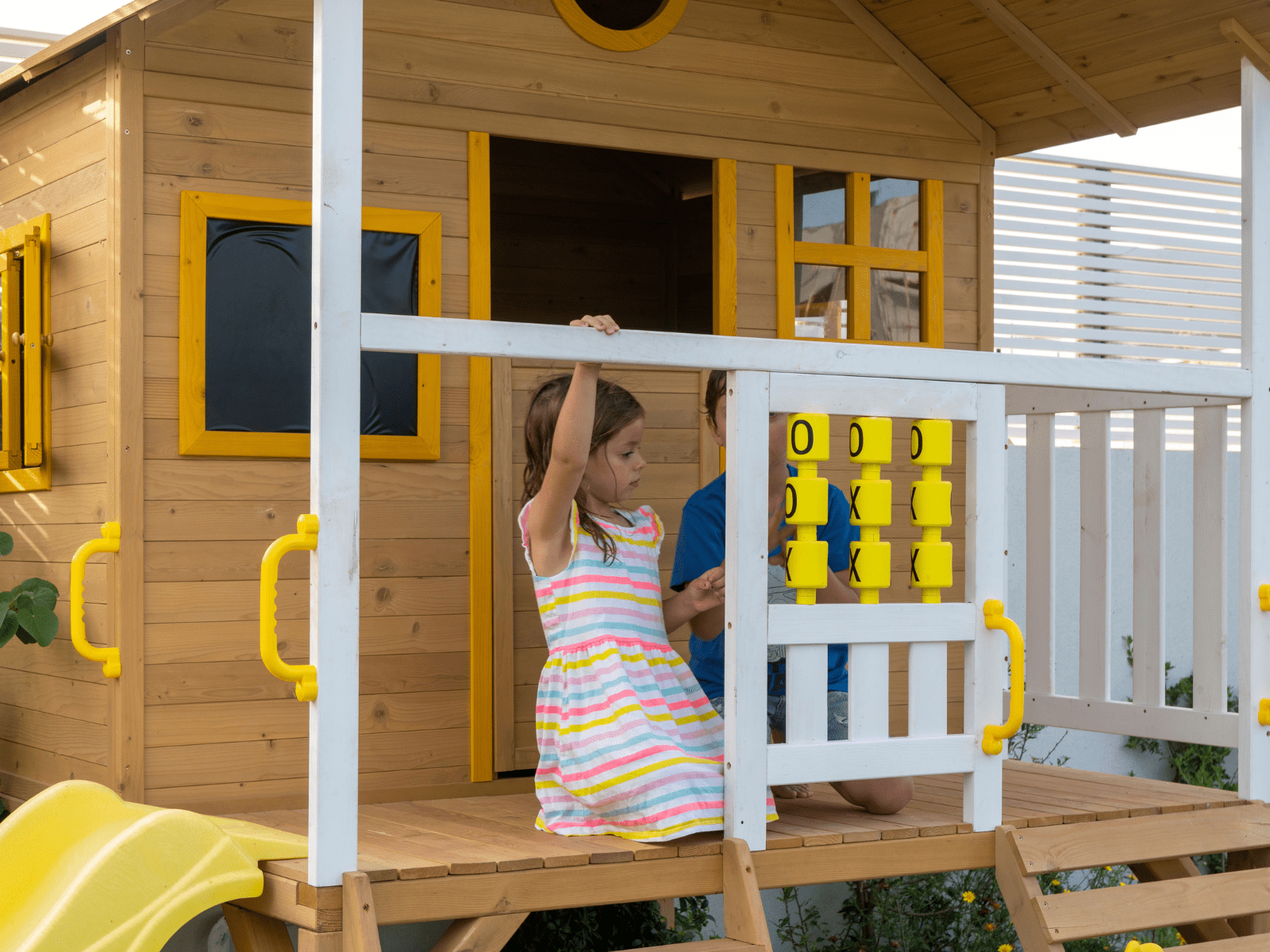 בית עץ בחצר