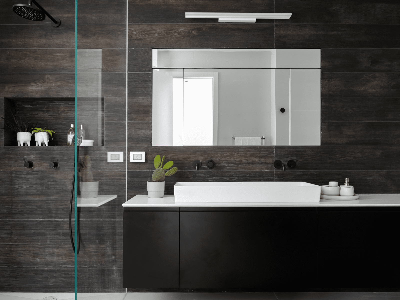 חדר רחצה ביחידת הורים