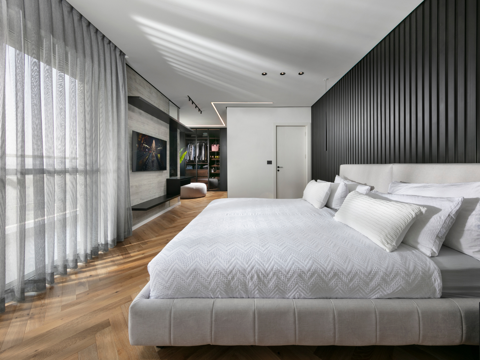 סוויטה הורים קיר שחור