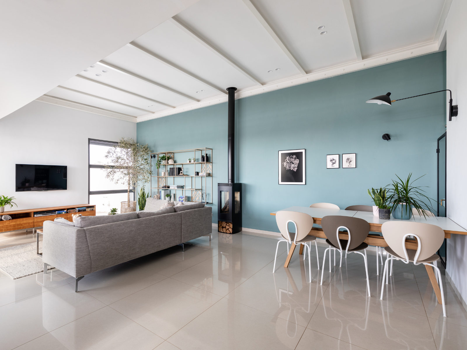 קיר ארוך בצבע מיוחד