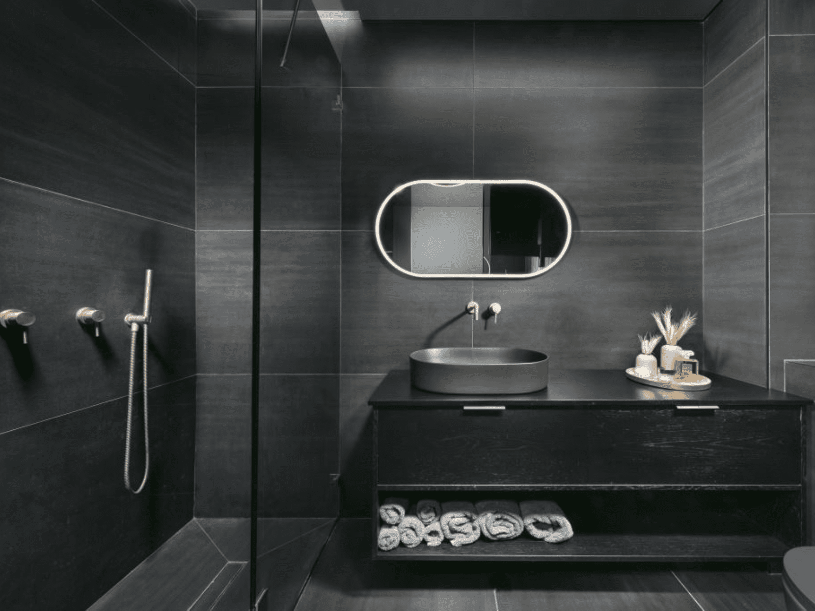 חדר רחצה כהה