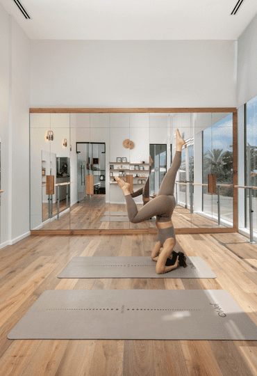 Let's Get Physical: עיצוב מודרני למכון פילאטיס