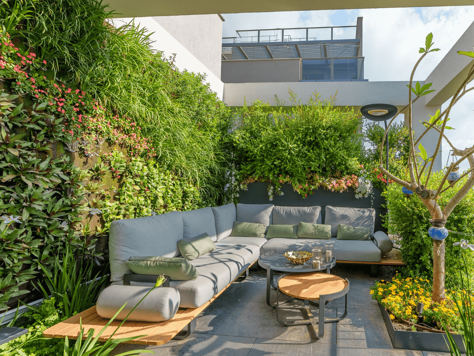 מרפסת מטופחת