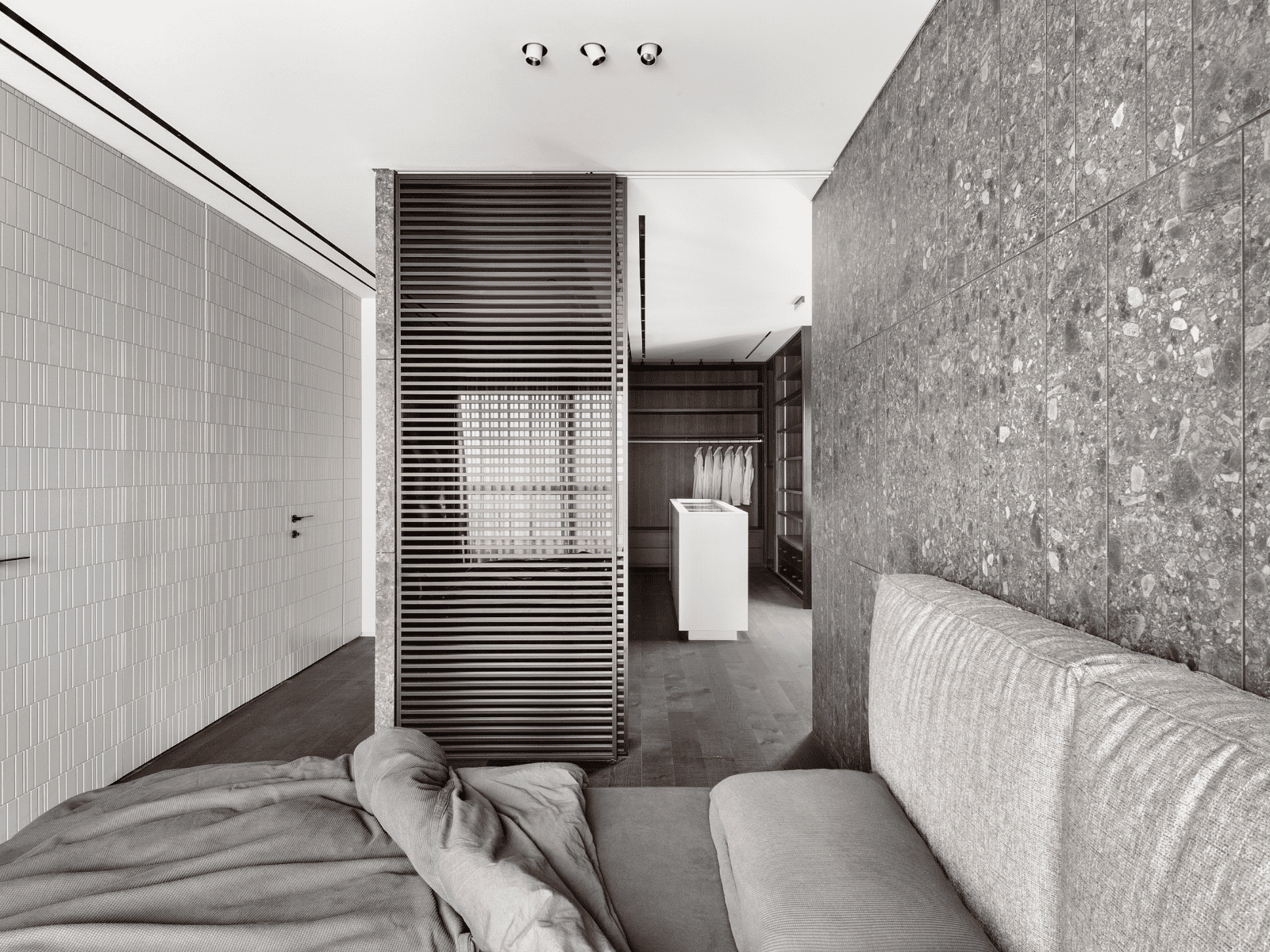 חדר ארונות צמוד לחדר שינה - הפוך על הפוך