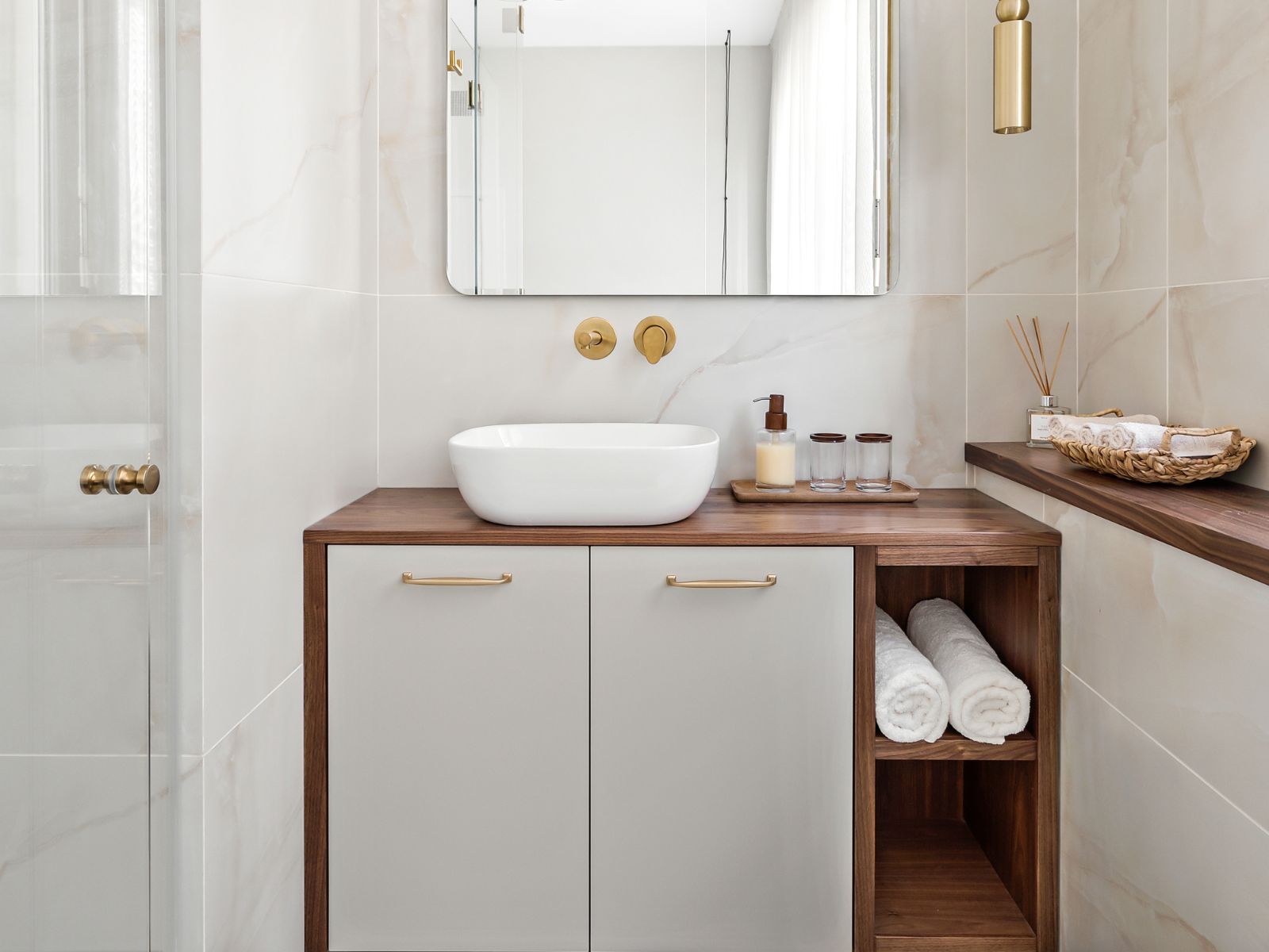 חדר רחצה בדירת נופש בתל-אביב