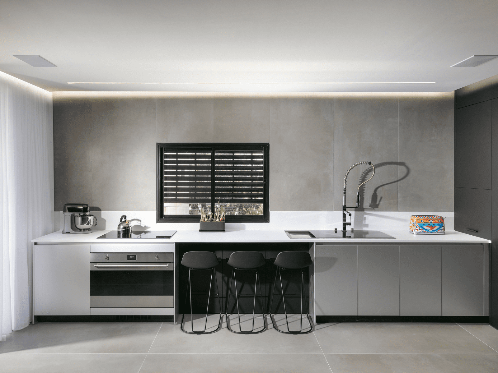 דירה להשכרה-מטבח בדירת רווק קטנה בפלורנטין