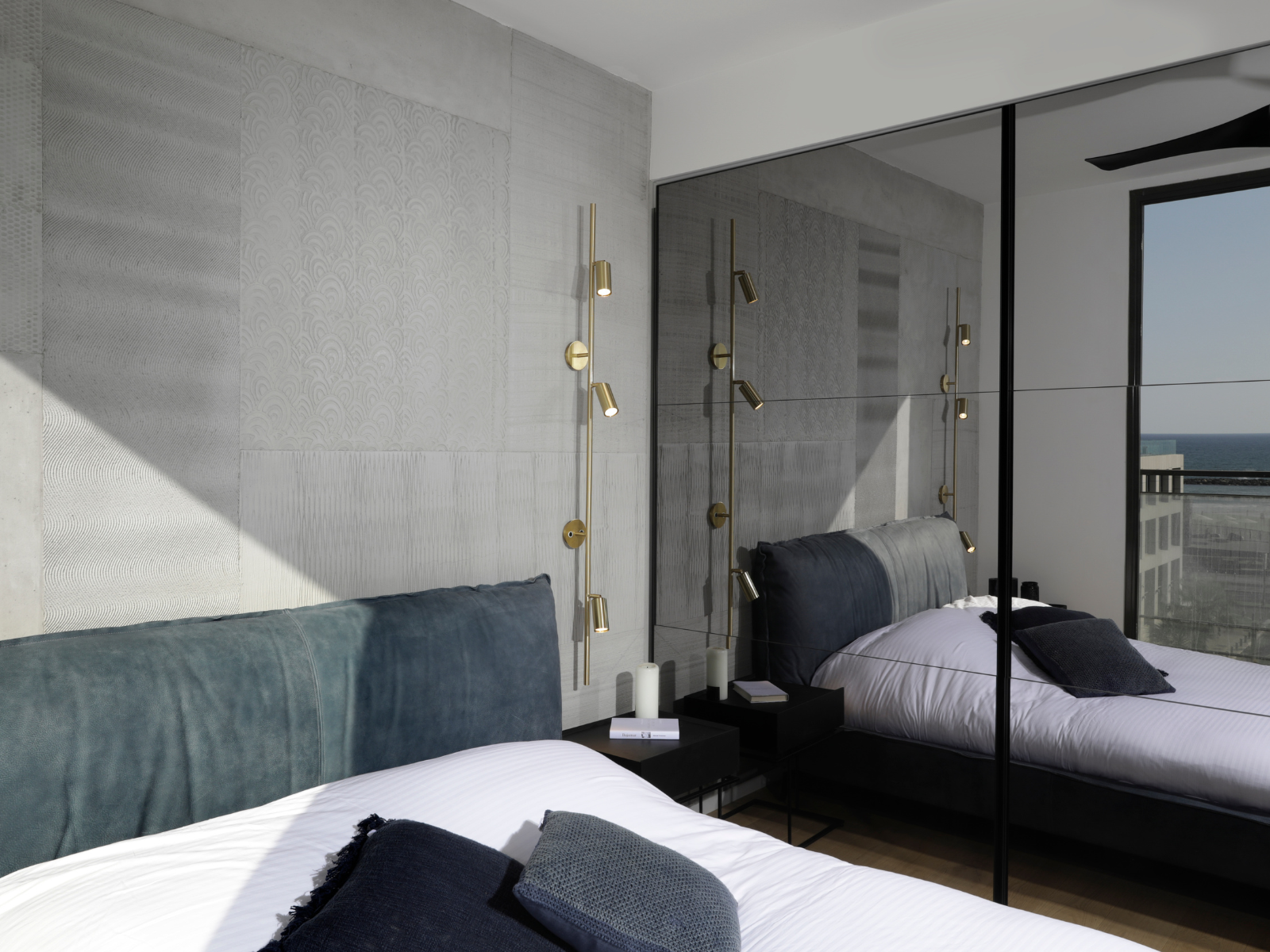 חדר שינה הורים בדירה מול הים