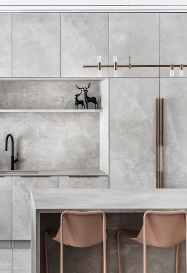 חיים במונוכרום: הצצה לדירה בצבעוניות מונוכרומטית משגעת