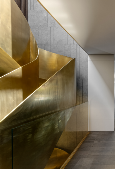 של נחושת ושל אור: בית יוקרתי בירושלים