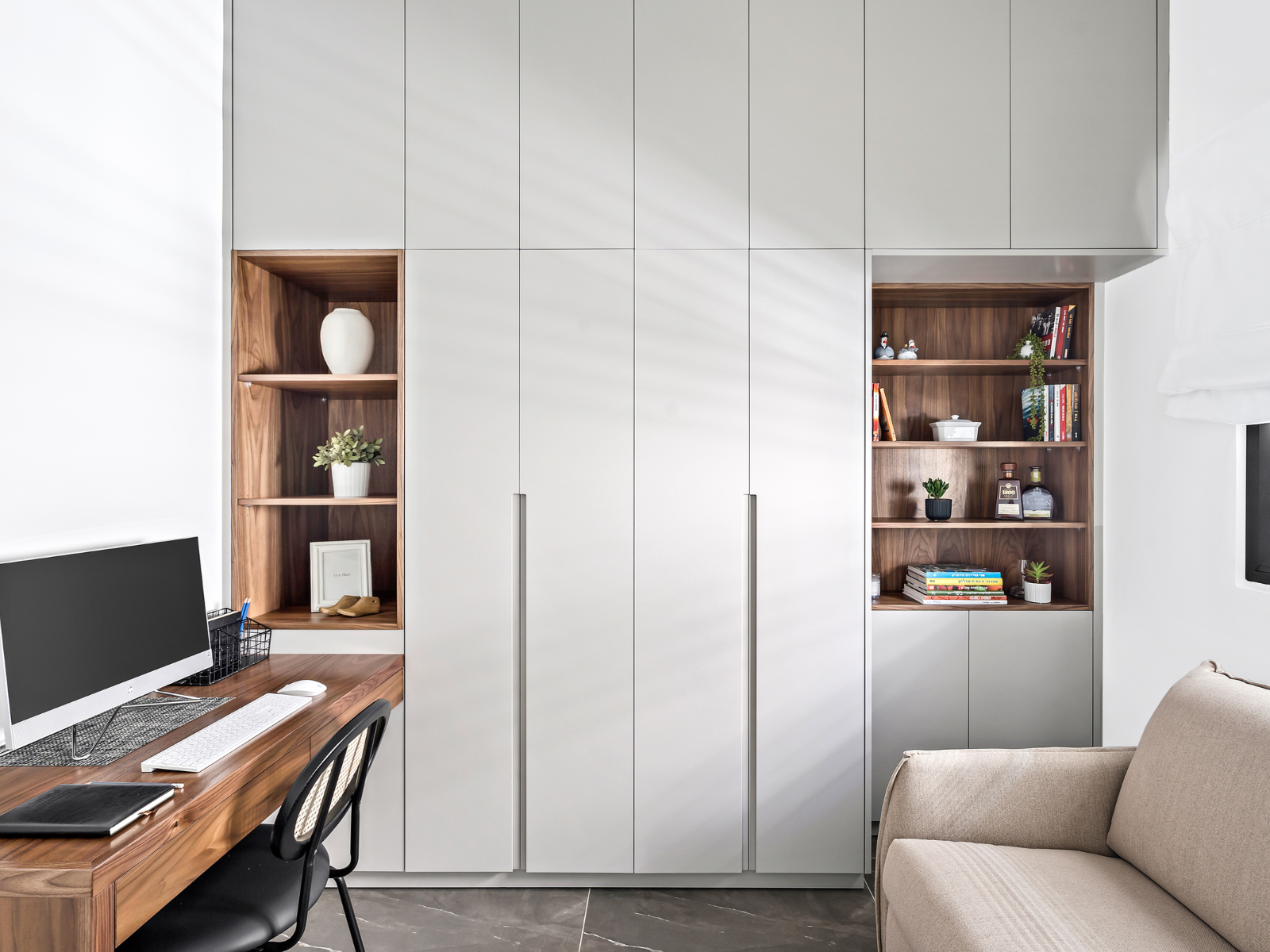 חדר עבודה ואירוח בדירת נופש בתל-אביב