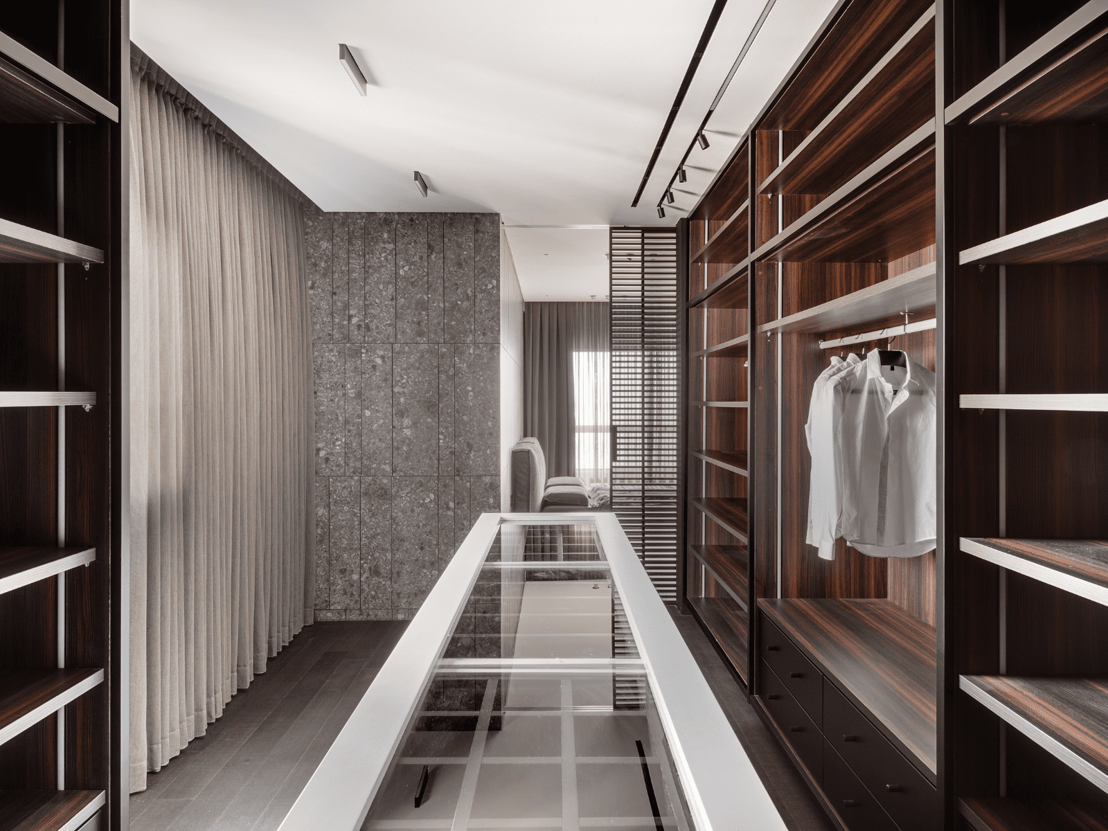 ארון בגדים במשך לחדר שינה -הפוך על הפוך