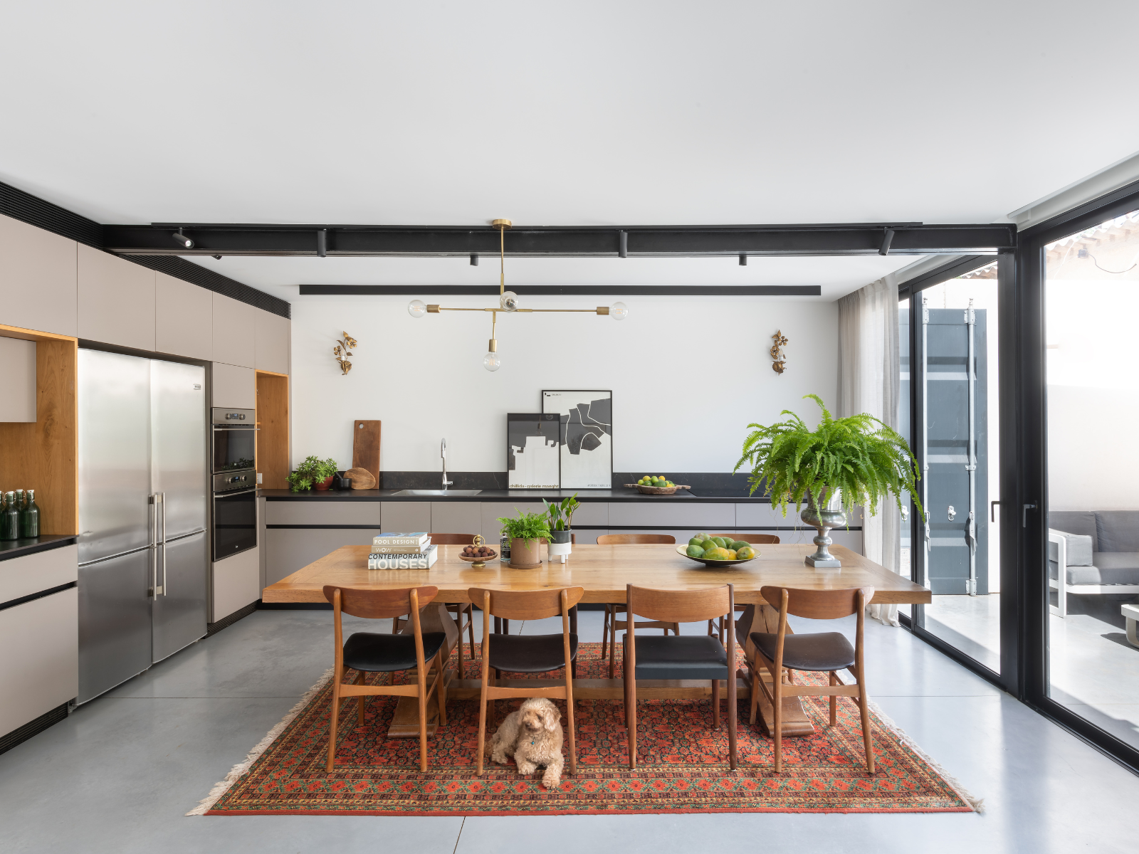 מטבח בבית הבנוי ממכולות יד שנייה