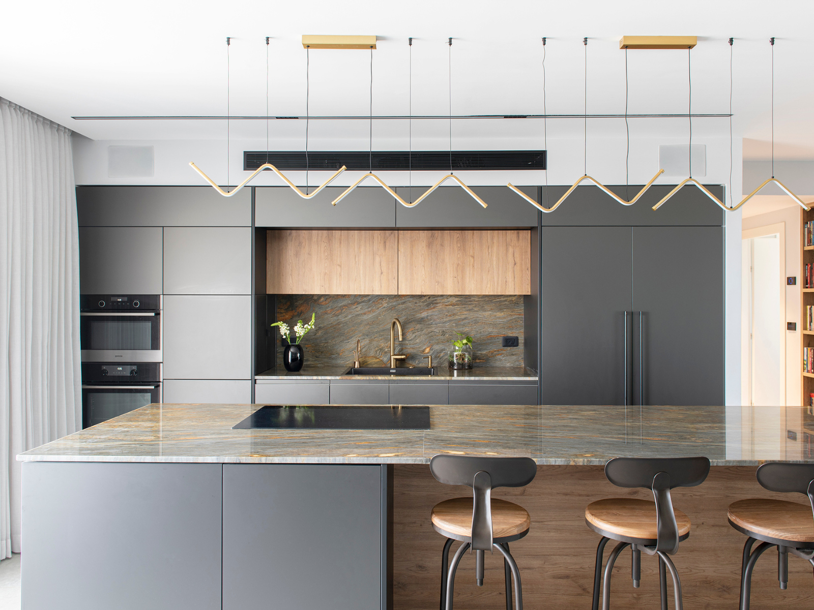 משטח שיש גדול