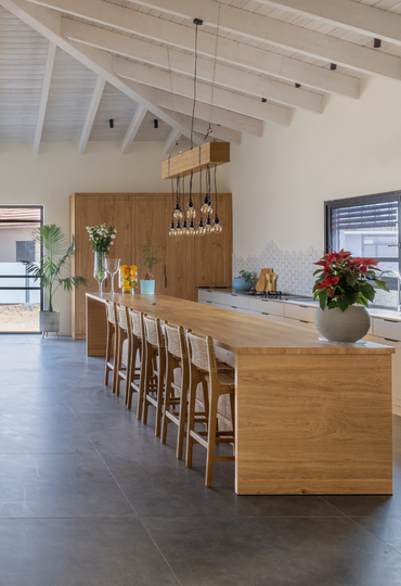 הוד והודיה: שיפוץ מאסיבי לבית פרטי במושב