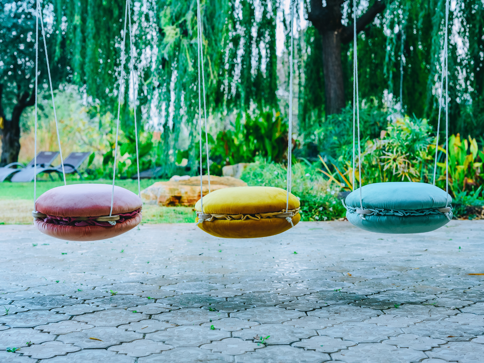 נדנדות בצורת עוגיות מקרון