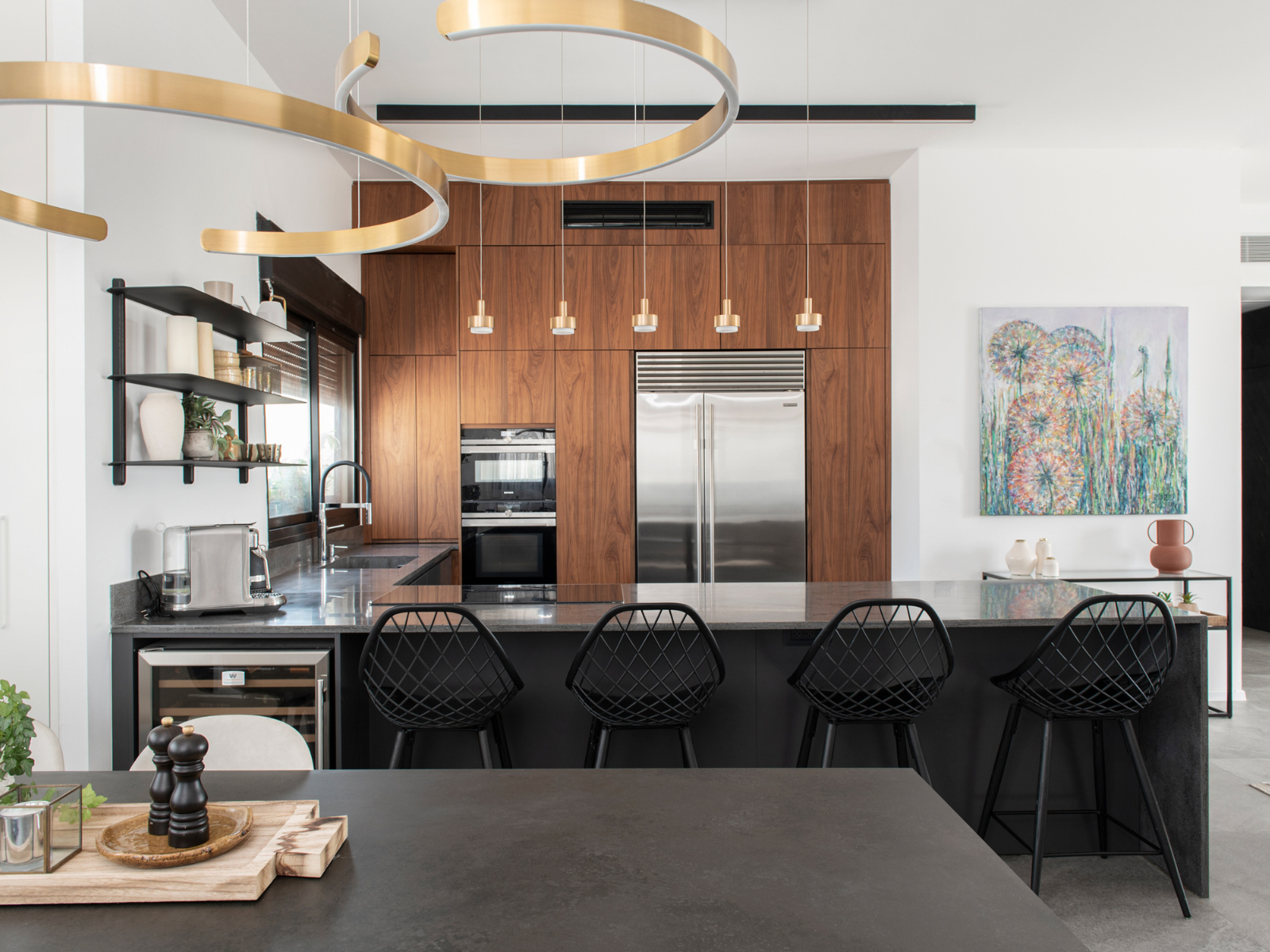 מטבח עם מקומות איחסון