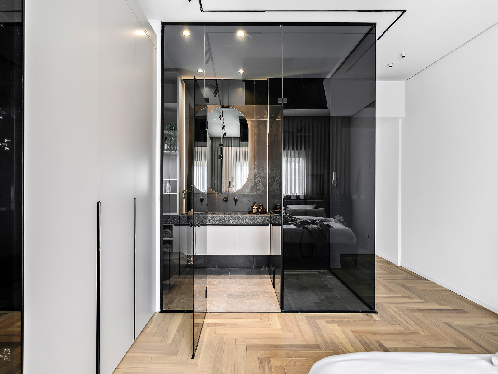 חדר רחצה במאסטר הורים