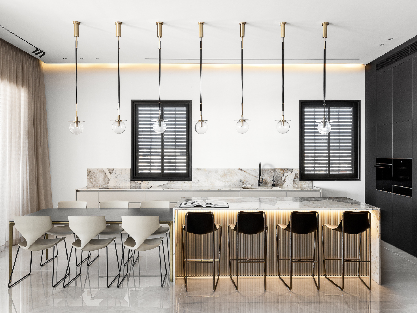 אי ופינת אוכל בעיצוב על זמני