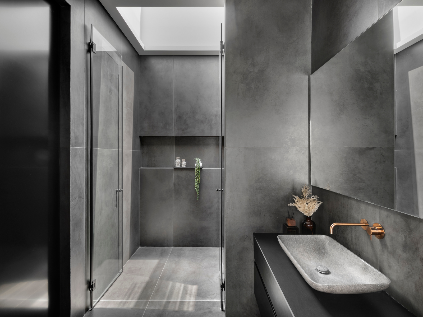 חדר רחצה אפור