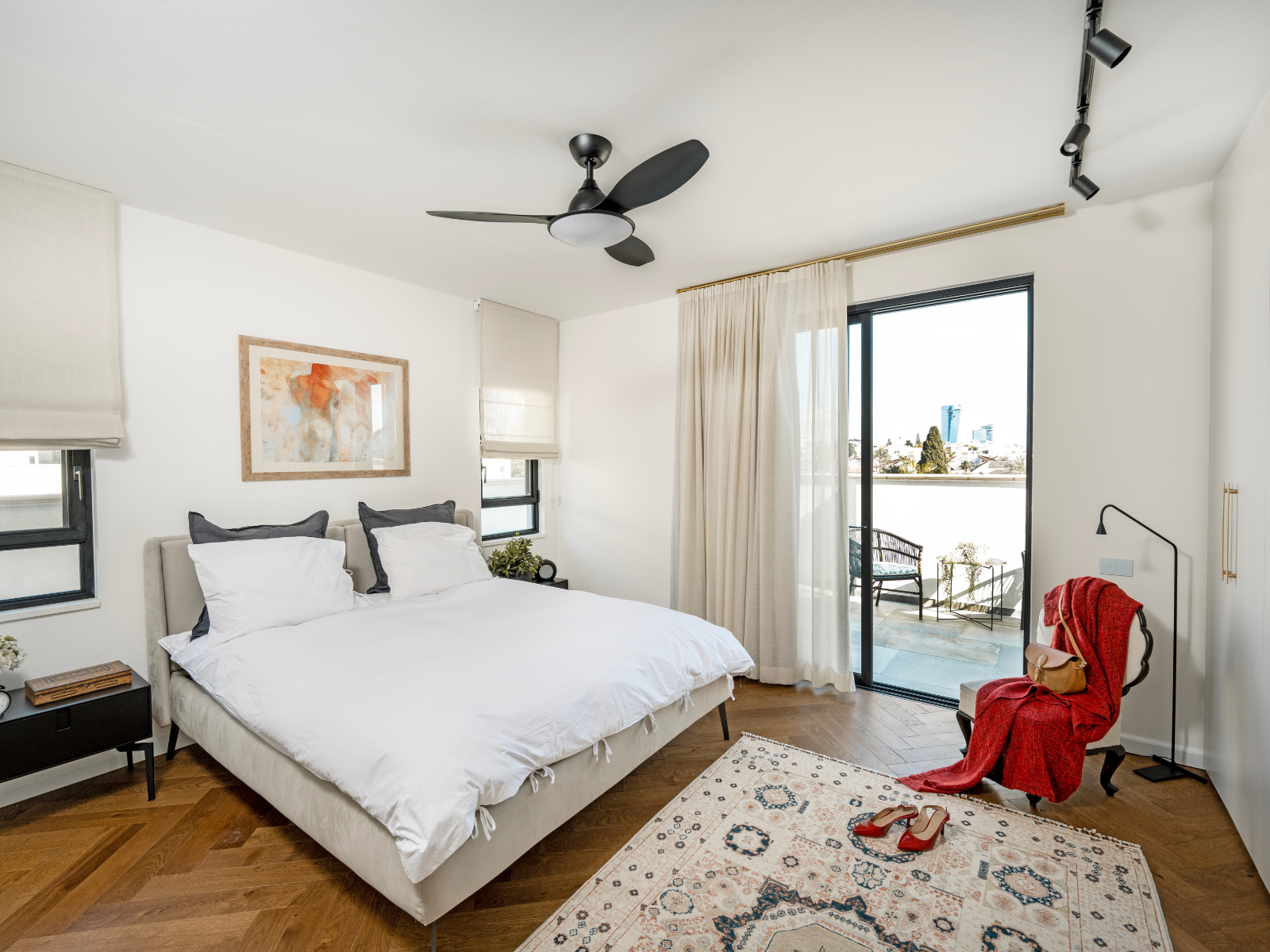 חדר שינה עם מרפסת