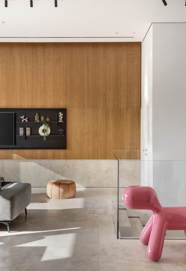 בגבעות של הרצליה קווים וחומרים בדופלקס מושלם