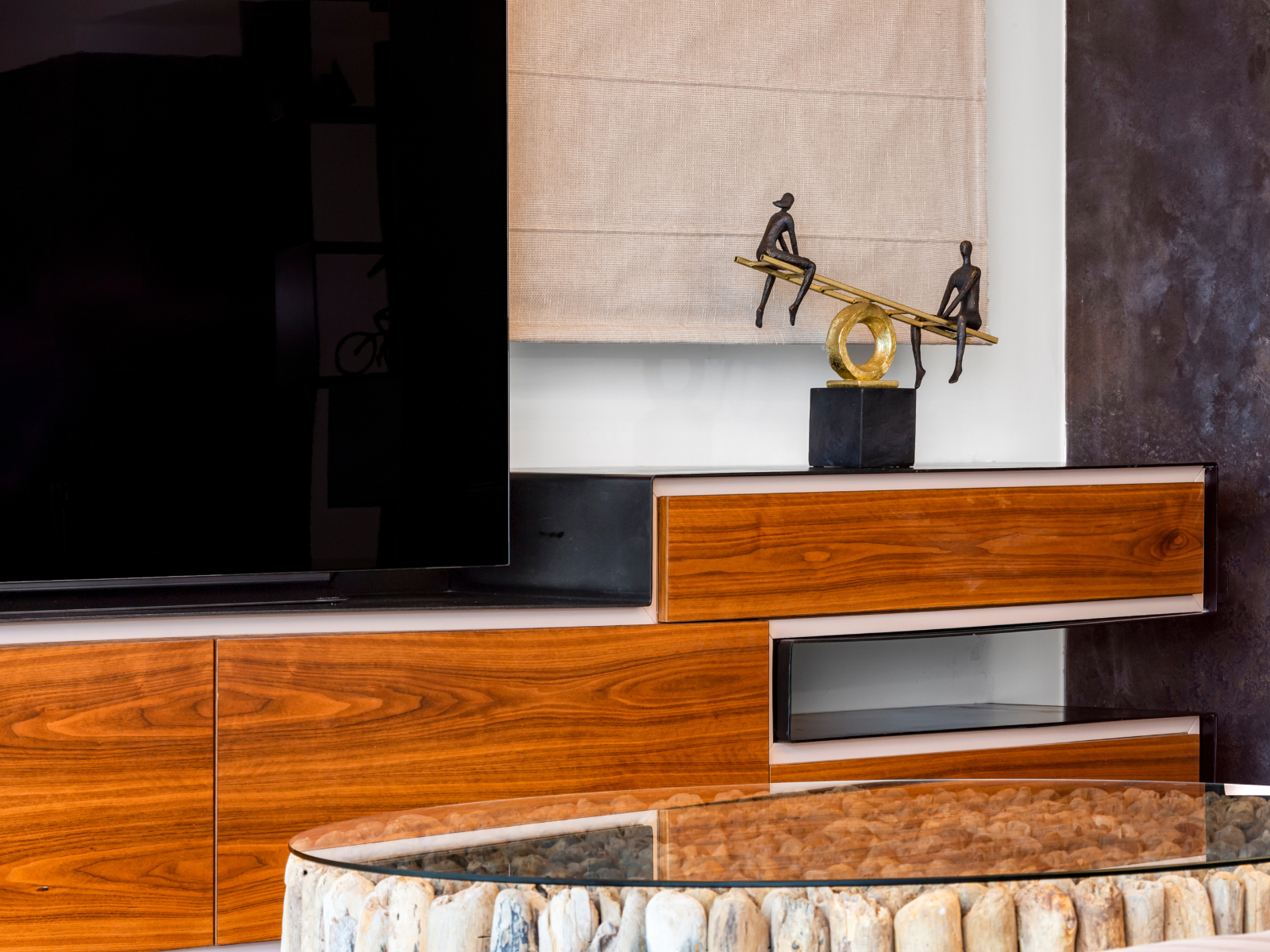 מזנון מעץ אגוז