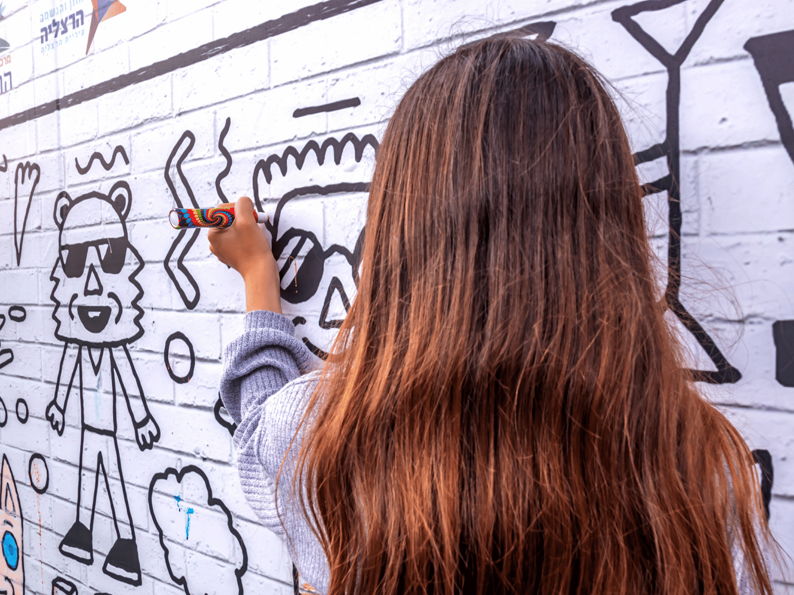 קיר בתנועה מתמדת גדר אינטראקטיבית