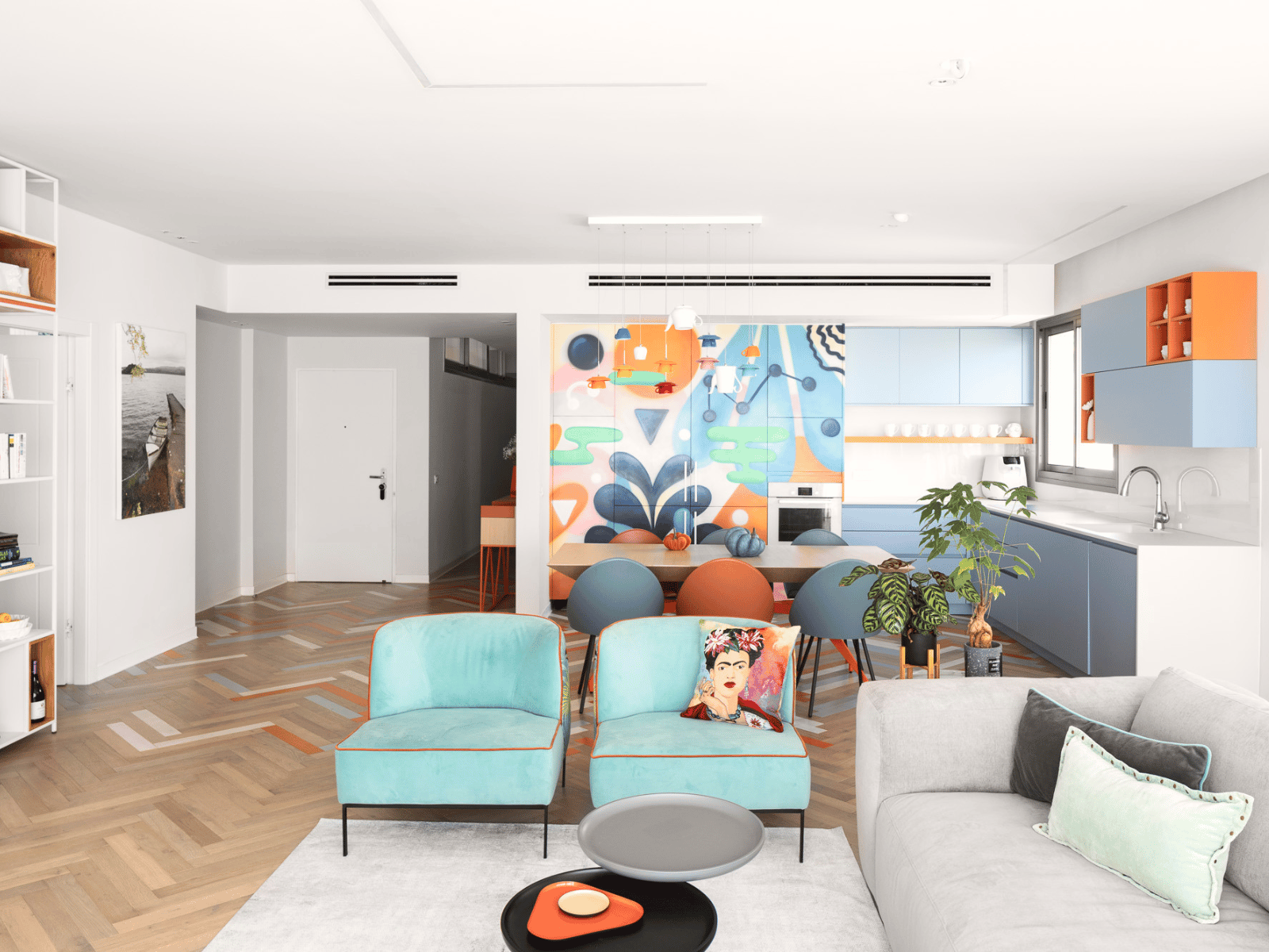 מטבח וסלון צבעוני